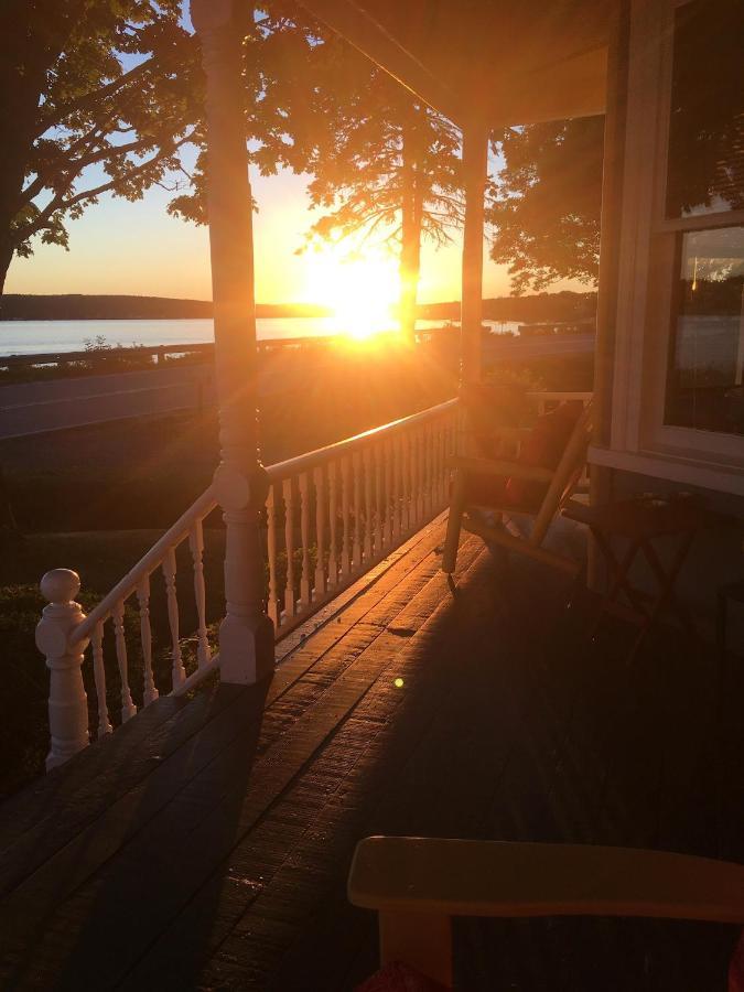 Toba'S Bed & Breakfast Lunenburg Exterior photo