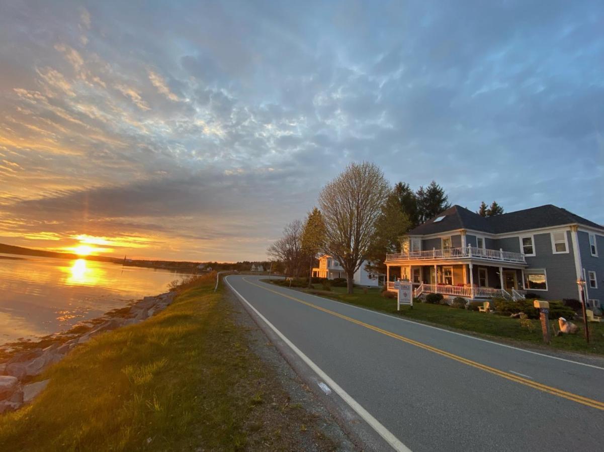Toba'S Bed & Breakfast Lunenburg Exterior photo
