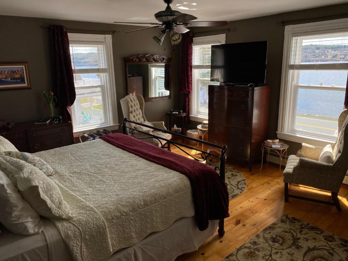 Toba'S Bed & Breakfast Lunenburg Exterior photo