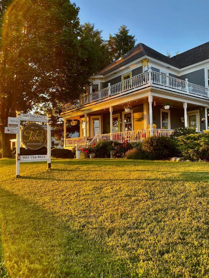 Toba'S Bed & Breakfast Lunenburg Exterior photo