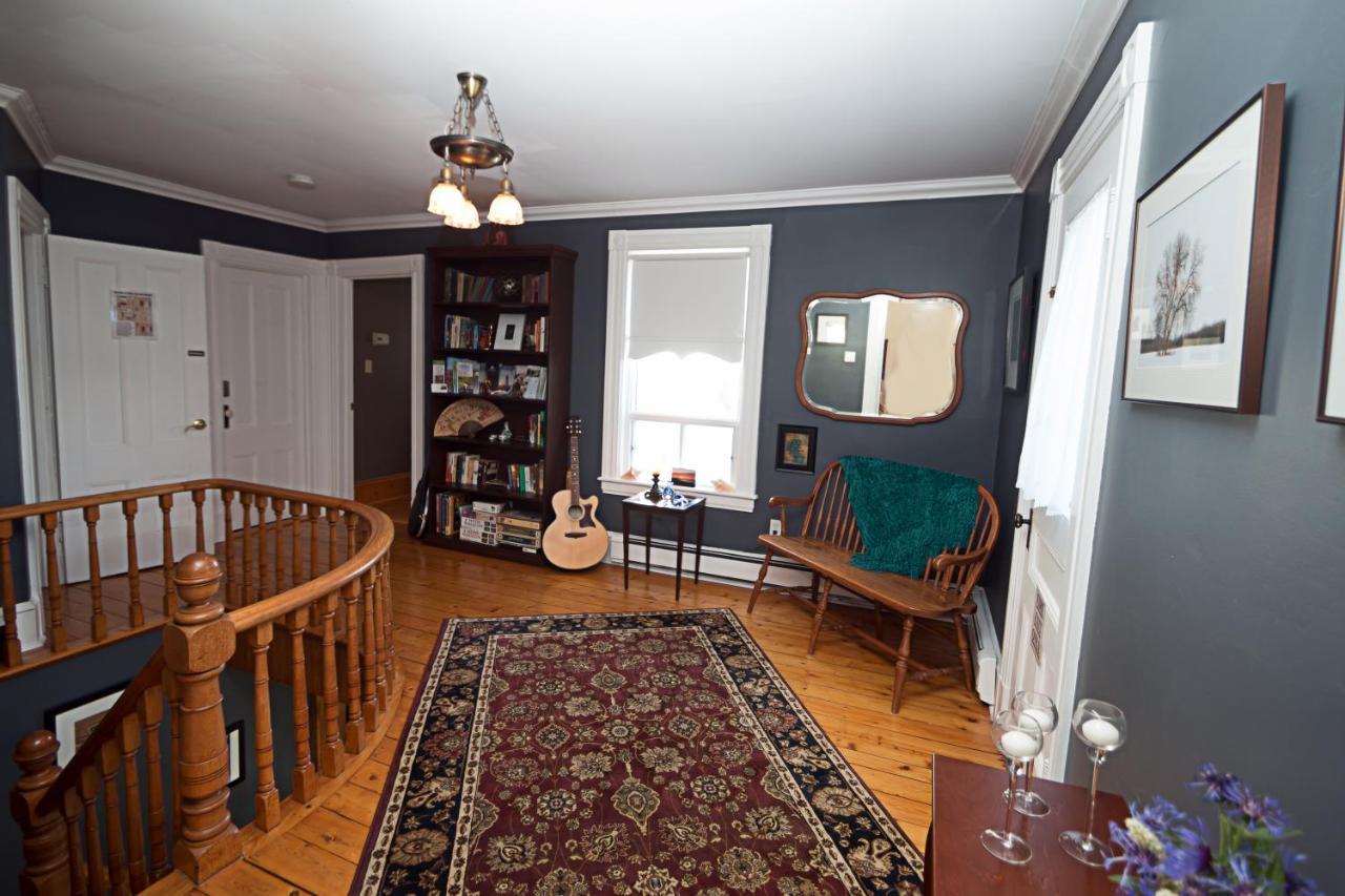 Toba'S Bed & Breakfast Lunenburg Exterior photo